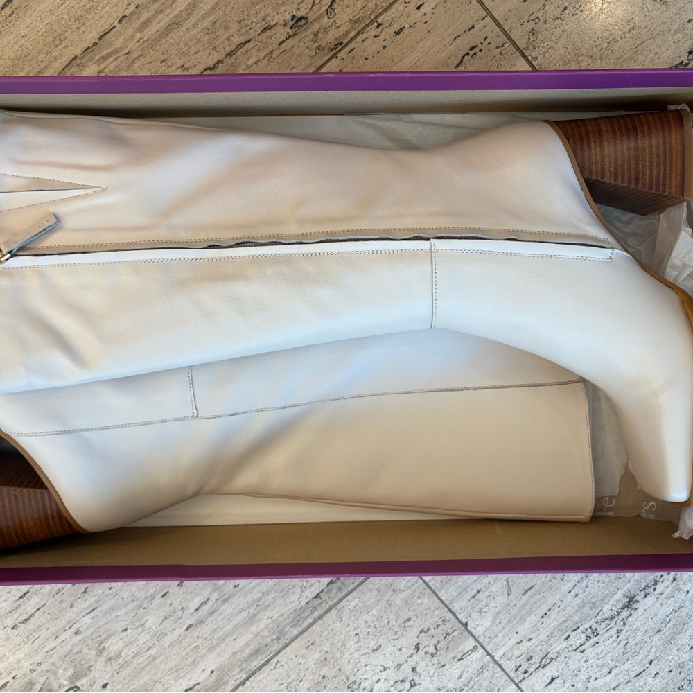 New With Box Feners Le Midnight Cream Heeled Boot EU size 40.
